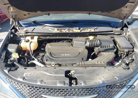 2017 Chrysler Pacifica Touring z USA, uszkodzony, nr VIN 2C4RC1DG3HR836169